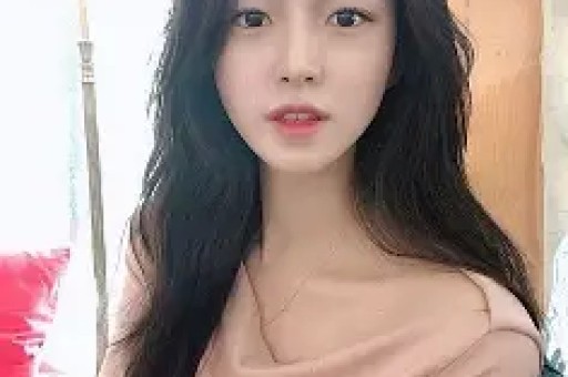 抖音通报：一账号仿冒《明星到我家》综艺“临时婆婆”当事人发布艺人李金铭相关内容因其多次仿冒蹭热度被无限期封禁