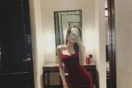 丢掉“苦情人设”她转型美妆博主直播一晚入账10万