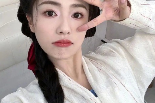 津门大网红咔咔咔邀约彩虹等主播齐聚本月24日缝纫机培训机构举办发证仪式为相声赛道网红颁发入门证书验证两年耕耘成果成身份象征