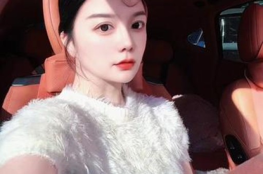 网红“迅猛龙特蕾莎”开会员专属直播引争议本人回应