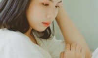 香港女星杨思琦15年谎言真相大白！当单亲妈妈多年直播到凌晨3点为生