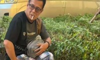 612日：香港知名演员街头抽烟被拍当场宣布退出娱乐圈丧妻六年至今还是单身